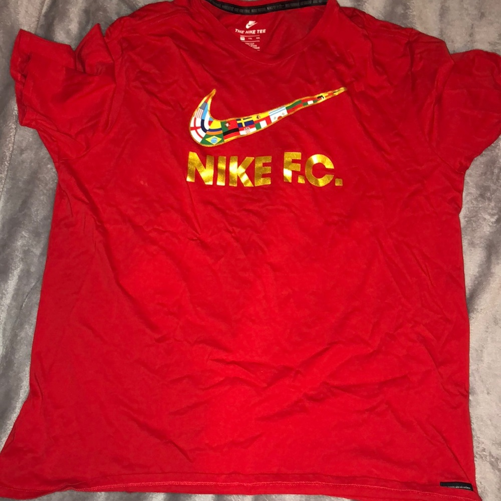 Brand new nike tee